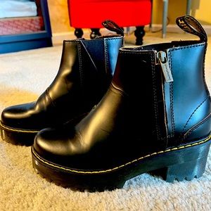 Dr. Martens Rometty Chelsea boot with side zipper (almost new/worn twice)